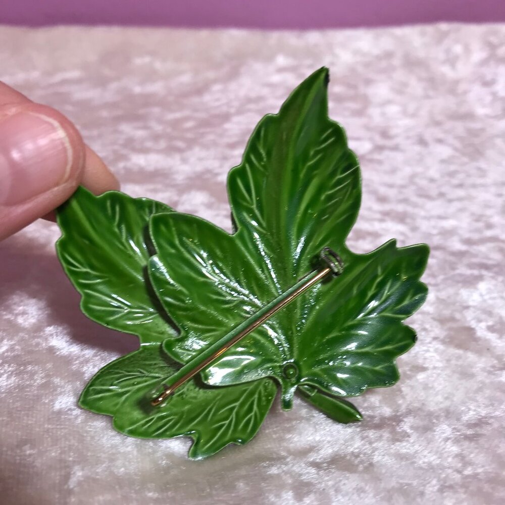 Vintage Green Leaf Pin Brooch Metal Painted EUC Retro Collectible Nature Jewelry - Picture 7 of 8